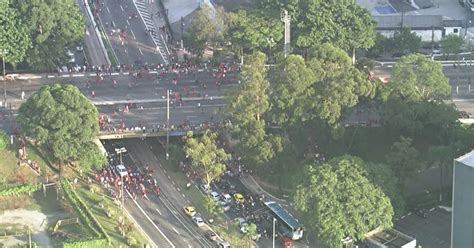 G1 Manifestantes Do MTST Bloqueiam Marginal Pinheiros Durante