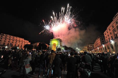 Incantano I Fuochi D Artificio In Piazza Della Vittoria La Repubblica