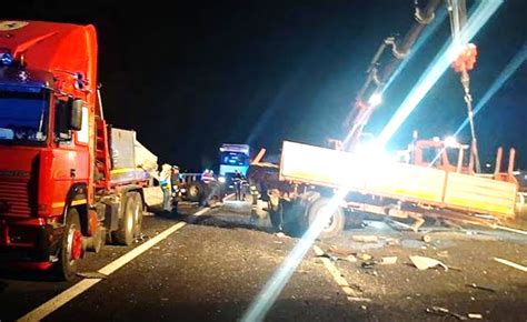 Scontro Tra Un Pullman E Un Tir Sulla A Morti Due Siciliani