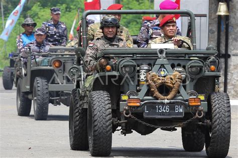 Penyematan Brevet Kehormatan Komando Pasukan Katak Antara Foto