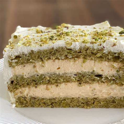 Heavenly Pistachio Layer Cake Cuisinovia