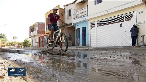 Vídeo Moradores do Jardim Romano na Zona Leste reclamam da situação