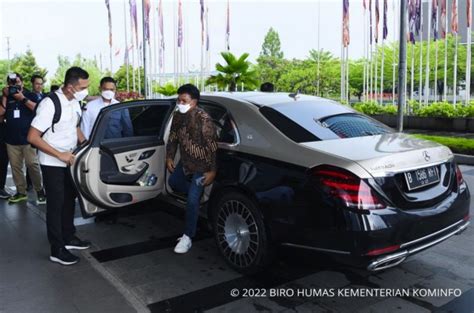 Fantastis Mobil Mercedes Maybach S650 Milik Johnny G Plate Harganya