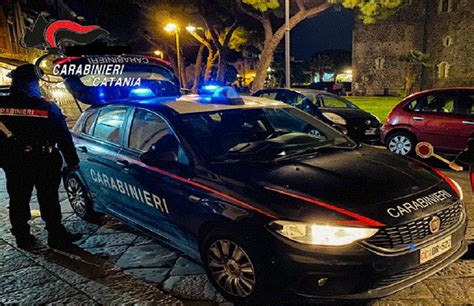 Castello Ursino Controlli Dei Carabinieri Due Persone Denunciate