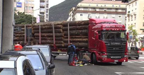 Incidente In Corso Libert Grave Una Donna Investita Da Un Camion