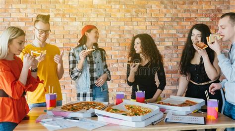 Millennials Do Estilo De Vida Da Pizza Do Almo O Da Equipe Do Neg Cio