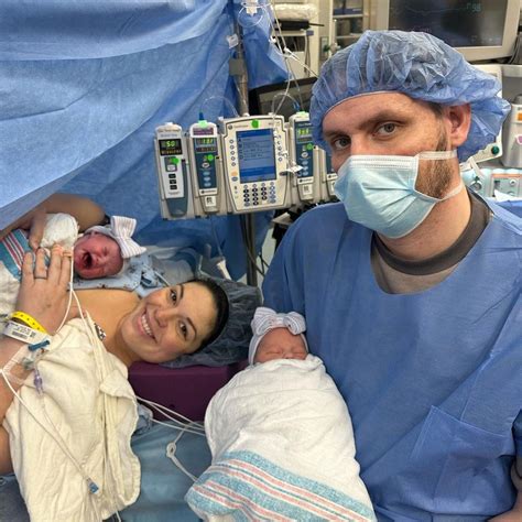 Pictorial Us Woman With Rare Double Uterus Gives Birth To Twin Girls Hours Apart