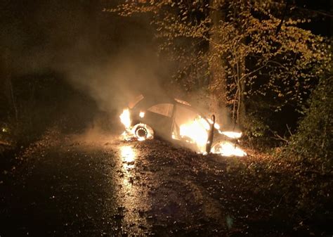 Auto brennt nach Unfall in Haspe aus 19 Jähriger kommt von der