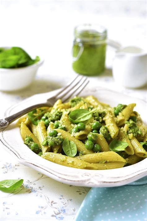 MAKARON Z PESTO I GROSZKIEM CUKROWYM COOKmagazine