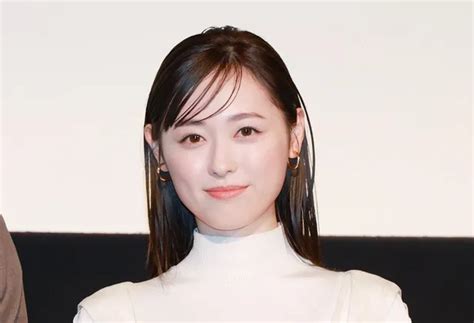 福原遥、顔ハートをしてルンルンな笑顔ソロショットに「これは反則」「かわいすぎる」の声 Webザテレビジョン