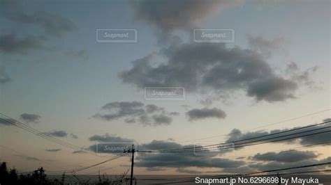 雲の隙間から見える太陽の写真・画像素材 6296698 Snapmart（スナップマート）