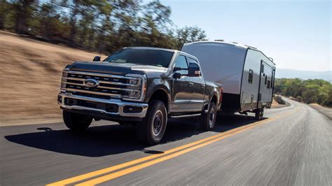 Nowy Ford F Series Super Duty wjeżdża na rynek z 6 8 litrowym V8 i