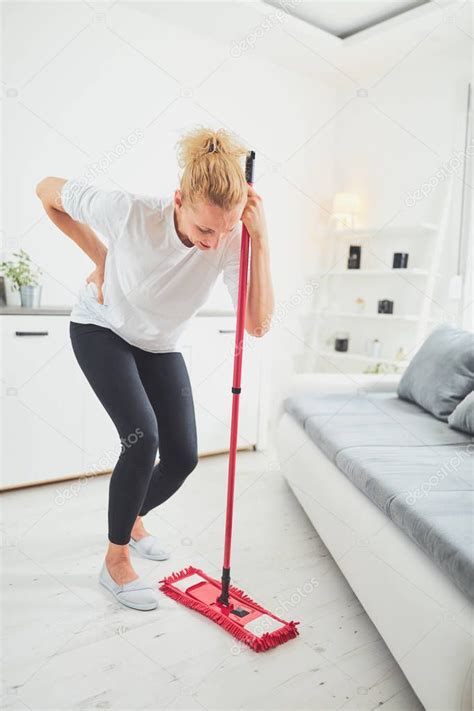 Lesi N Durante La Limpieza De La Casa Y Hacer Las Tareas Dom Sticas