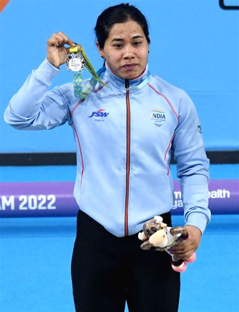 Cwg Indian Weightlifter Bindyarani Devi Wins Silver Medal In