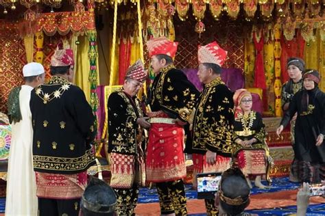 MENDAGRI DAN JAKSA AGUNG TERIMA GELAR ADAT MELAYU PROVINSI JAMBI