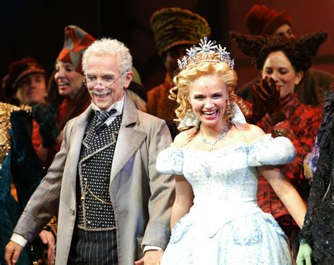 Wicked A diferença de Glinda no musical e no filme