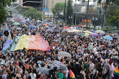 Milhares De Pessoas Participam Da Edi O Da Parada Da Diversidade