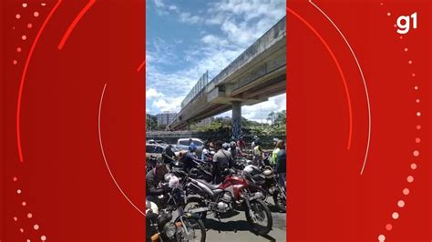 Protesto De Motociclistas Causa Engarrafamento Na Avenida Paralela Uma