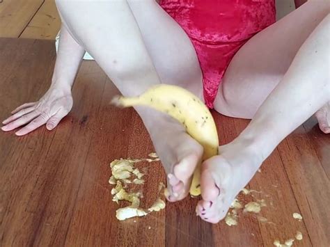 Feet Video 1 In Lingerie Rubbing Banana Between My Feet And Toes