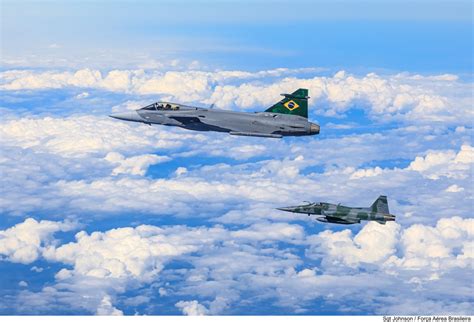 Imagens Da FAB Do Primeiro Voo Do F 39E Gripen Sobre O Brasil Poder