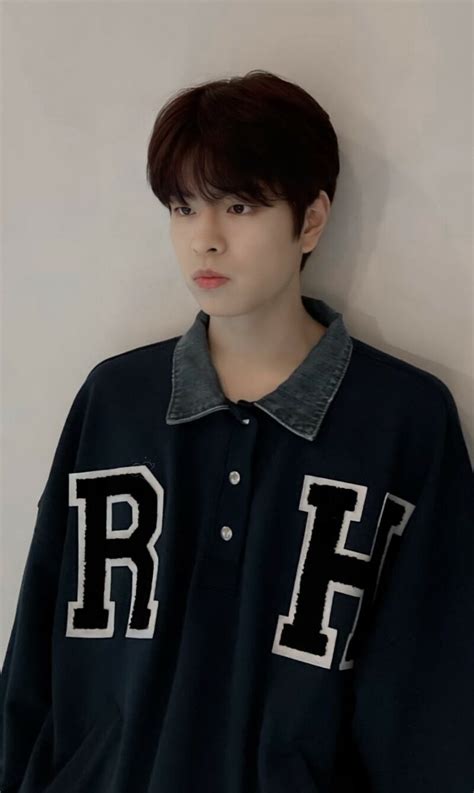 Black Denim Collared Sweater | Seungmin - Stray Kids - Fashion Chingu