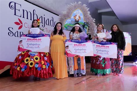 Ayuntamiento de San Andrés Cholula premia a la embajadora cultural y