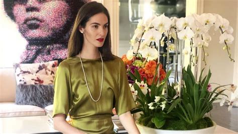 Emina Çunmulaj shijon pushimet në vendlindje publikon fotografi në bikini Telegrafi Telegrafi