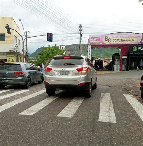 Motoristas E Motociclistas N O Respeitam Sinaliza O De Tr Nsito Em Bom