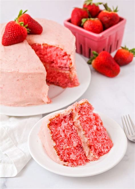 Homemade Strawberry Cake {+VIDEO} | Lil' Luna