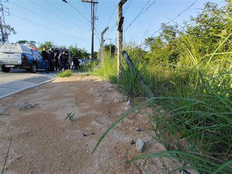 Corpo De Homem Degolado Encontrado Enrolado Em Saco Pl Stico Em