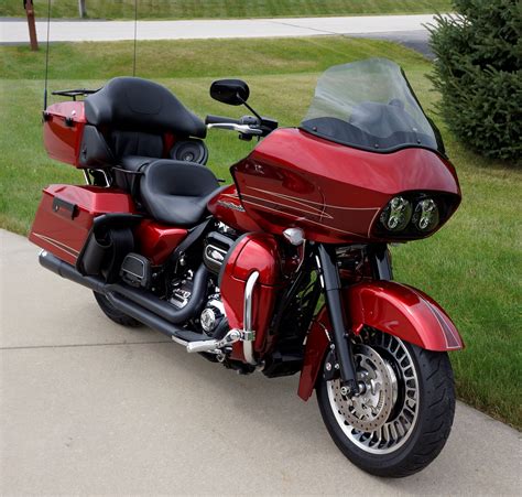 Harley Davidson Fltru Road Glide Ultra Ember Red Sunglo