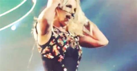 Britney Spears Microphone Malfunctions During Las Vegas Concert—watch Now E News