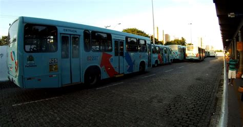 G Motoristas E Cobradores Bloqueiam Terminal De Nibus Em Fortaleza