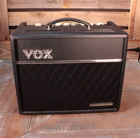 Used Vox Valvetronix Vt20 30 Watt 1x8 Modeling Guitar Combo Amp