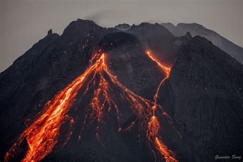 Photographer Captures Rare Eruption Moment Of Mount Merapi | FREEYORK