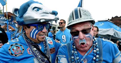 Look Lions Fans Take Over Lambeau Field Pride Of Detroit