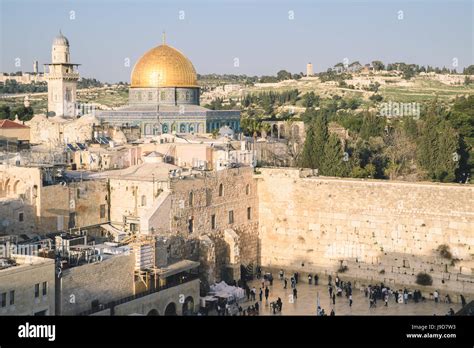 El Monte Del Templo La Cúpula De La Roca Redentor Iglesia Y La Ciudad Vieja De Jerusalén