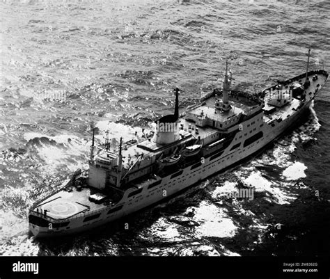 Une Vue A Rienne Tribord Du Navire Sovi Tique De Recherche Navale De