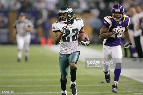 Cornerback Asante Samuel of the Philadelphia Eagles returns an ...