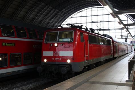 111 087 3 Mit RB Nach Emden Am 12 09 10 In Bremen Hbf Bahnbilder De