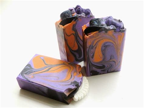 Petals Bath Boutique: Melt & Pour Soap from Scratch and more Color Mixing