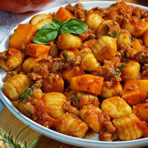 Einfache Gnocchi Pfanne Mit K Rbis Und Hackfleisch