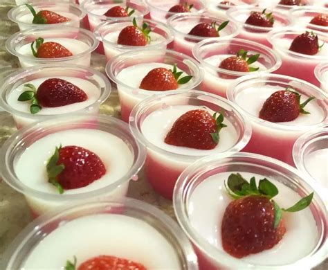 Mau Dessert Yang Bikin Ngiler Coba Puding Strawberry Dengan Vla Dan