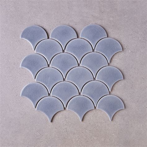 Fishscale Crackle Light Grey Fika Mosaicos