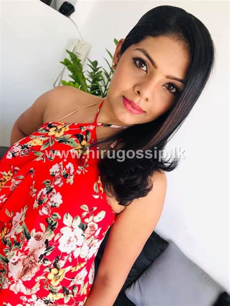 නිතර නිතර අලුත්වන සමාජ මාධ්‍ය තුළ හුවමාරු වන දෙස් විදෙස් කලා තරු