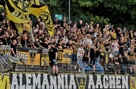 Fotos Galerie Gästefans FC Gütersloh TSV Alemannia Aachen 02