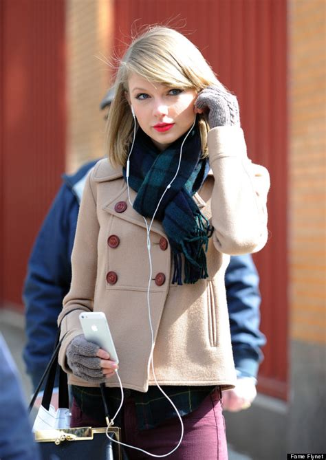 Taylor Swift Wears Skinny Jeans And Boots While Strolling In Nyc Huffpost