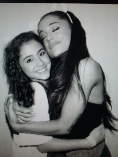 Omw So Cute I Think That Is Her Sister Who Ariana Is Hugging Ariana