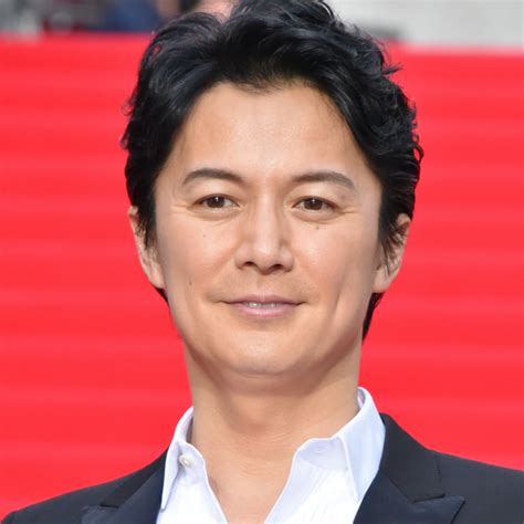 （写真）福山雅治、母手作り“35年前のロングコート”を公開「クオリティ高い」と驚きの声 エンタメ ニュース ｜クランクイン！