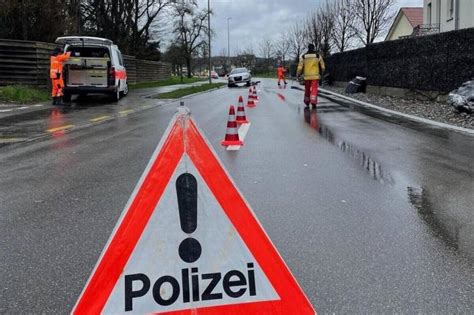 Oetwil am See ZH 35 Jährige verstirbt nach Unfall